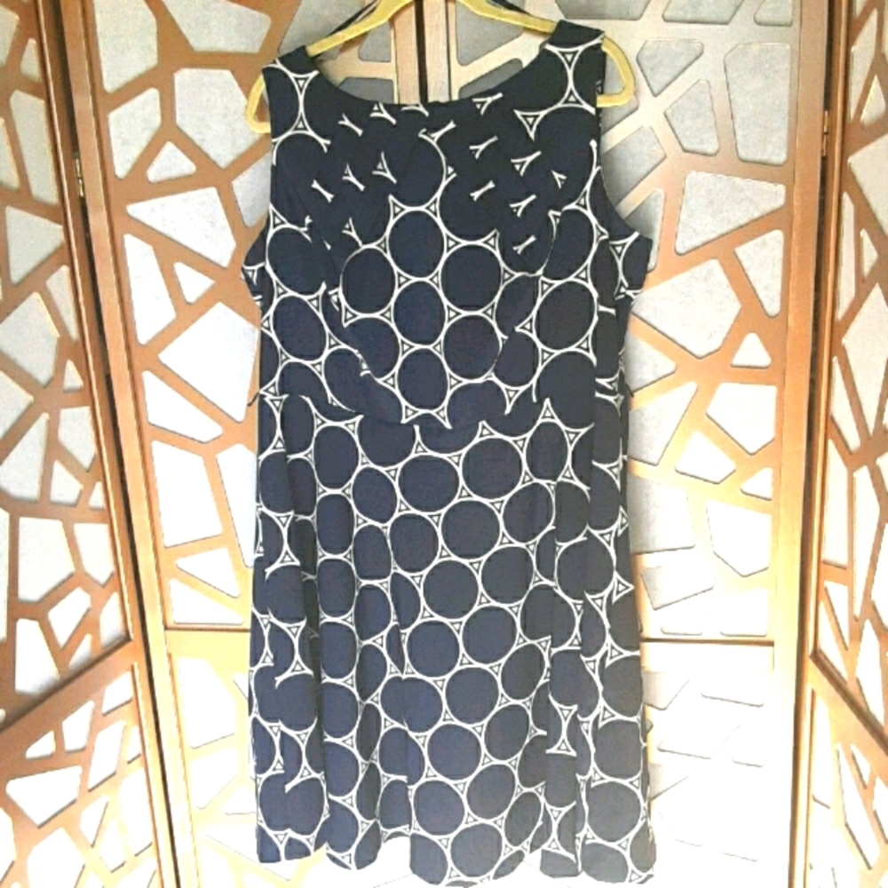 EUC DB DRESSBARN Darby Navy Print Shift Dress
